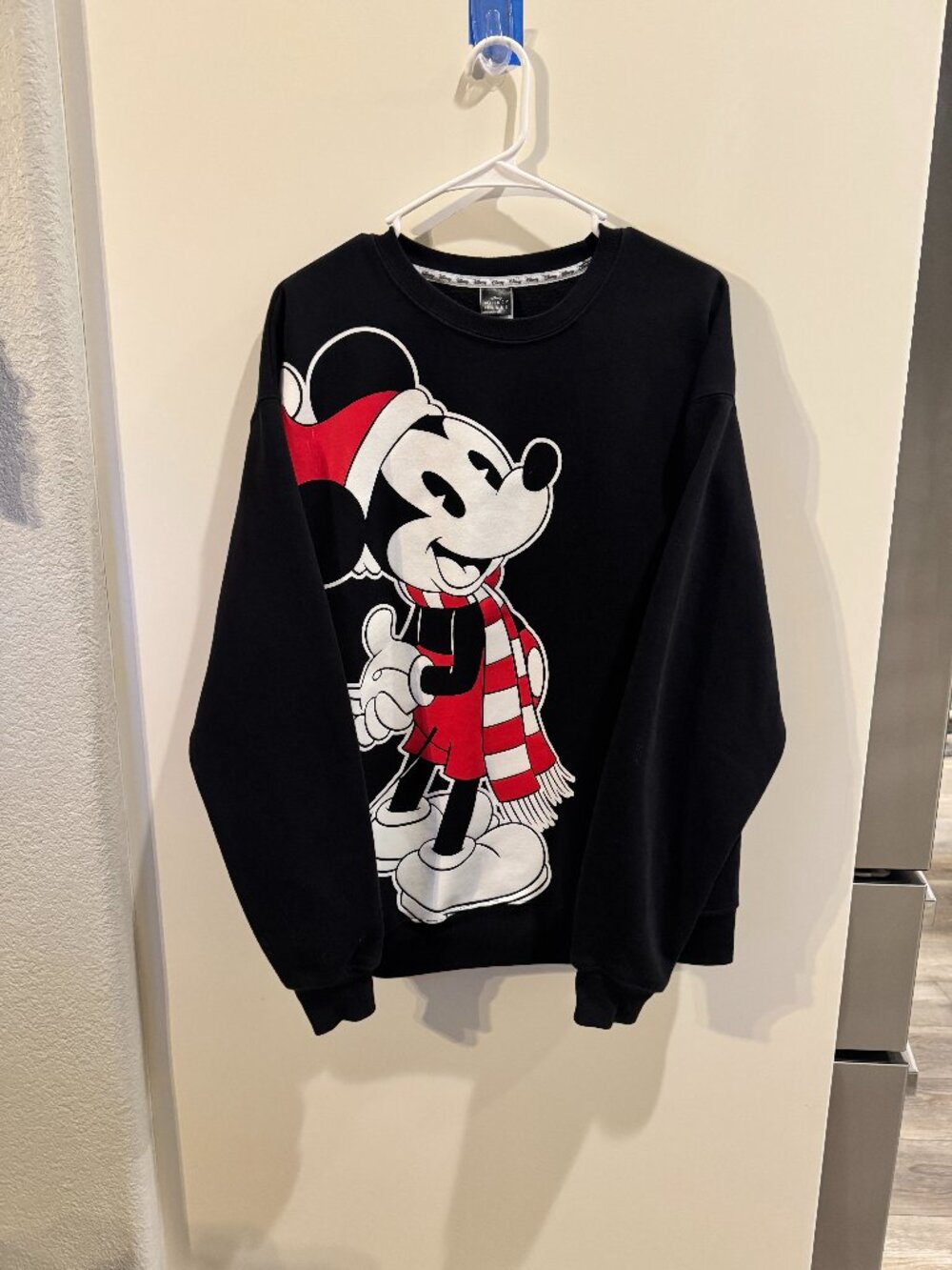Vintage Disney Santa Mickey Mouse Christmas Holiday Black Sweatshirt Crewneck